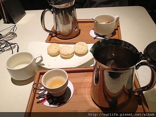 台中.暖心杏仁茶VS姐妹深夜約會@Tea Work文心店(+wifi)