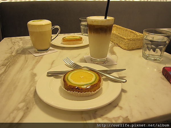 台中.酸甜檸檬塔+香濃Lavazza咖啡@法米法式甜點中友店(+wifi)