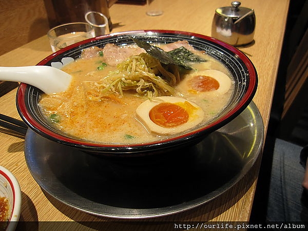 台北.魂牽夢縈的麻辣豚骨拉麵@屯京拉麵(Tonchin屯ちん拉麵)