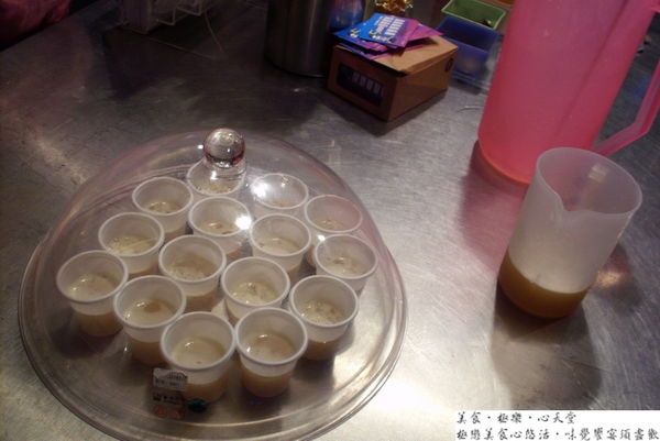 台中.逢試喝必買的翡翠檸檬@文心南夜市5度C茶攤(+wifi)