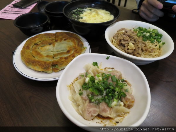 台中西區.色香味俱全的麻辣乾麵葱油餅@饕之鄉