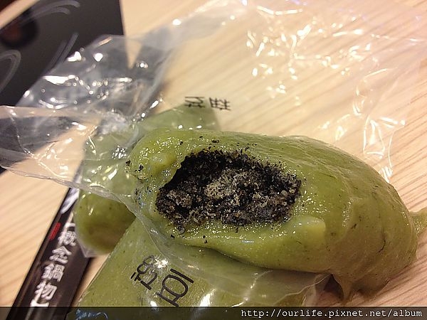 南投草屯.裝可憐賣乖才騙到的腰受好吃芝麻草仔粿@無名草仔粿