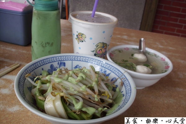 台中.Q滑軟嫩菠菜涼皮@洪文記涼麵店(+wifi)
