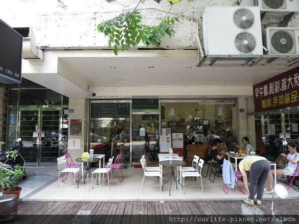 台中科博館.店狗可愛小熊鬆餅很吸睛@428 Cafe(+wifi)