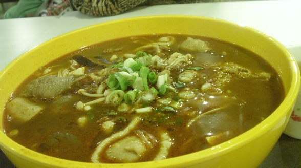 台中.麻辣牛肉魚麵燒@SOGO阿官