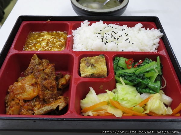 台中中友商圈.75元現烤韓式泡菜豬柳飯@就醬拌飯賣部