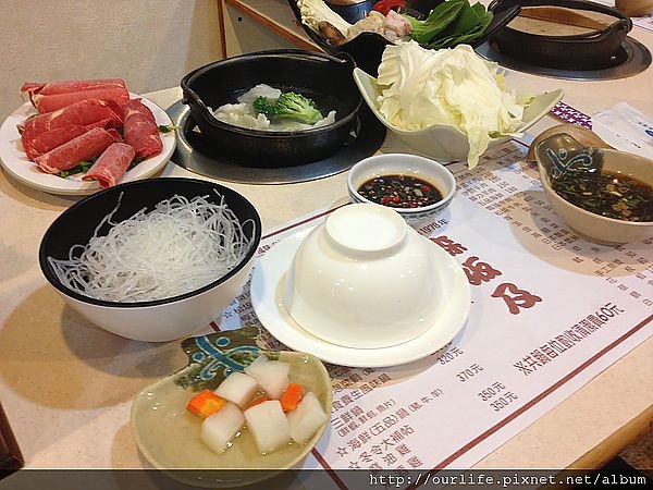 台中.趕桌趕到很想騎草泥馬去趕羚羊的烏龍鍋@森阪及日式鍋物