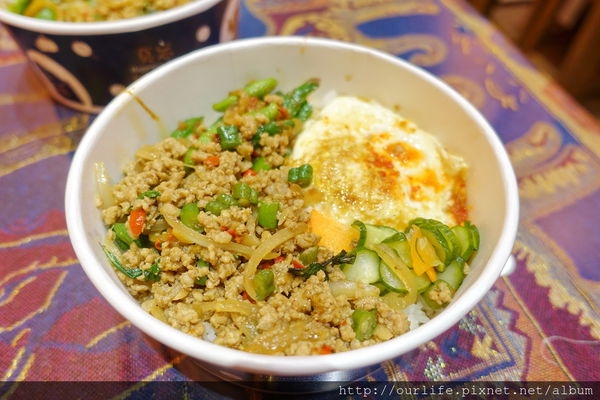 台中北區.價平料多的打拋豬肉便當@打拋哥泰式料理