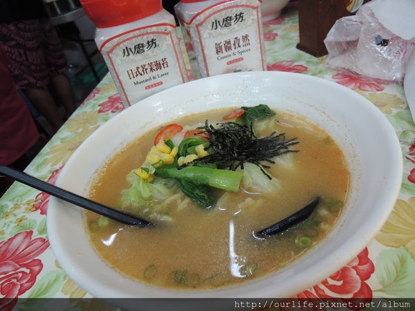 台中.3小時賣完很正常的排隊拉麵@京燒拉麵公益店