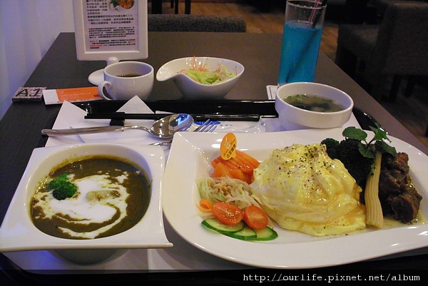台中.價格貴的很奇異的咖哩牛肉飯@奇異咖哩