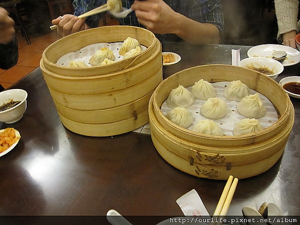 台北.老饕最愛的爆汁燙嘴小籠湯包@杭州小籠湯包