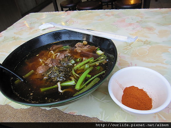 台中.豪華版滿漢大餐牛肉麵@莎莎呀手工牛肉麵(+wifi)