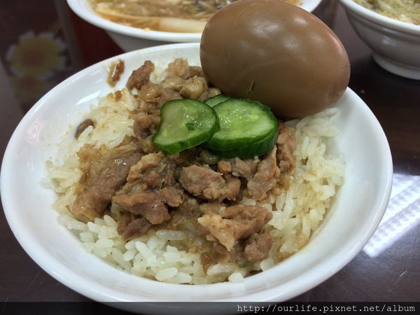 台中西區.肉燥米糕柴魚湯@甲八碗