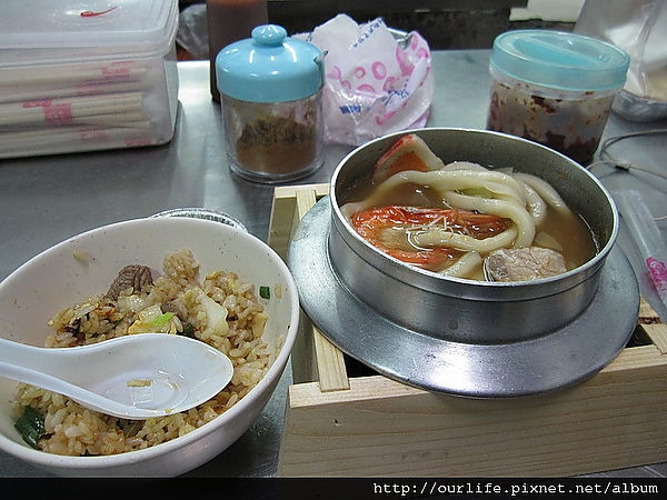 台中.鍋燒大麵蛋炒飯@中美街鍋燒烏龍麵(+wifi)