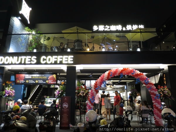 台中北屯.氣氛好環境佳開幕5折的很愛搖咖啡@多那之咖啡崇德店(+wifi)