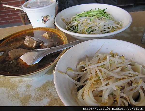台中.遊子最愛的麻辣鴨血+鴛鴦涼皮@洪文記麵店