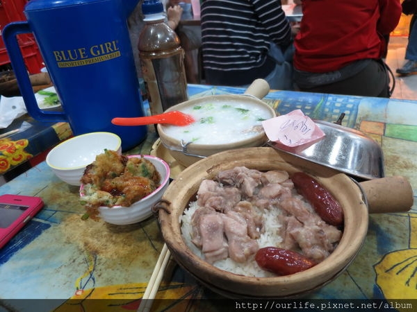 香港廟街.必吃的香脆可口鍋巴排骨煲仔飯@興記煲仔飯