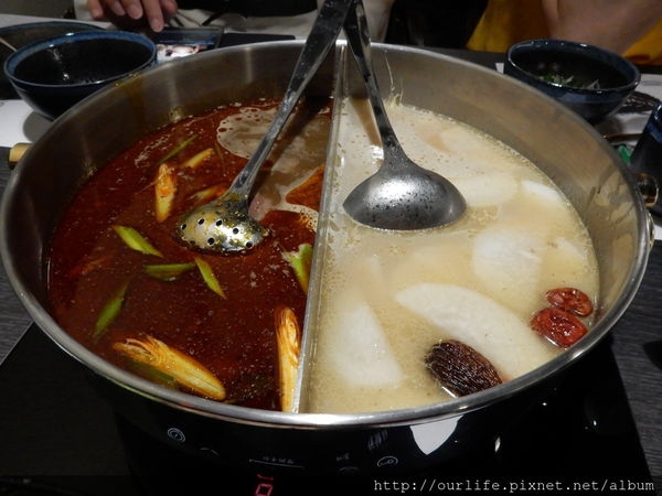 台中南屯.價格很鼎王但是火鍋很像統一葱燒牛肉麵@老豆府麻辣鍋