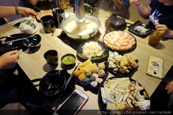 台北立法院.吃好吃爽吃到飽的酸白鍋@連進酸菜白肉鍋