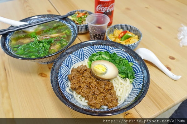 一中商圈.湯頭清甜濃濃骨味的帶骨牛肉湯@子系中食牛肉麵