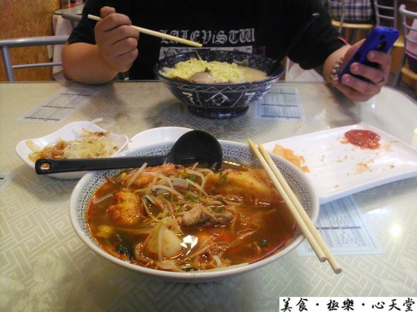 台中.很霸氣的豚骨拉麵@新八拉麵