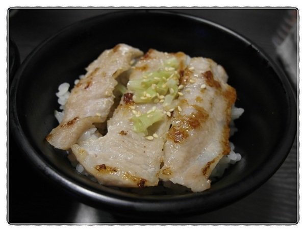 (新北市板橋美食-江子翠捷運站) 9% 酒趴旋轉串燒bar~消費打卡享10元銅板價照燒醬特製飯