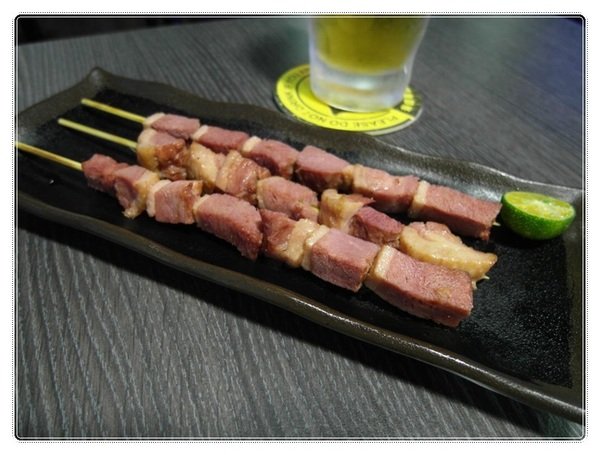 (新北市板橋美食-江子翠捷運站) 9% 酒趴旋轉串燒bar~消費打卡享10元銅板價照燒醬特製飯