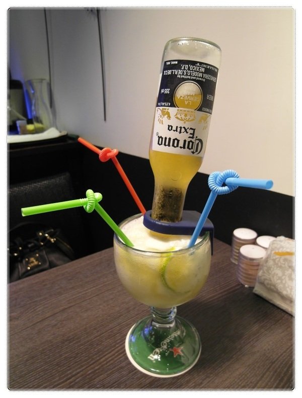 (新北市板橋美食-江子翠捷運站) 9% 酒趴旋轉串燒bar~消費打卡享10元銅板價照燒醬特製飯