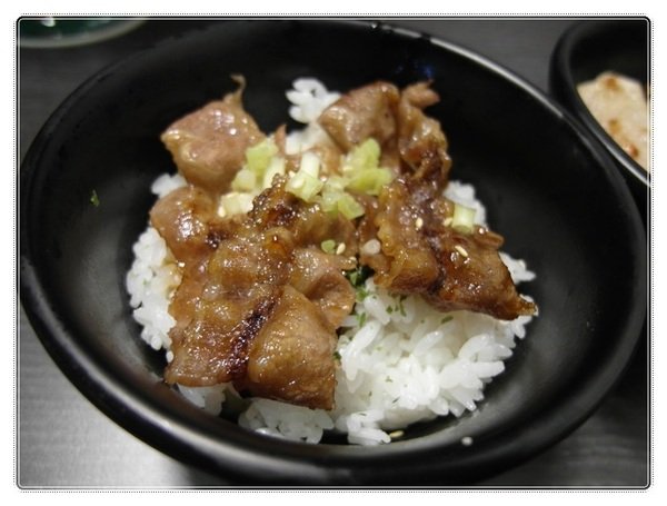 (新北市板橋美食-江子翠捷運站) 9% 酒趴旋轉串燒bar~消費打卡享10元銅板價照燒醬特製飯