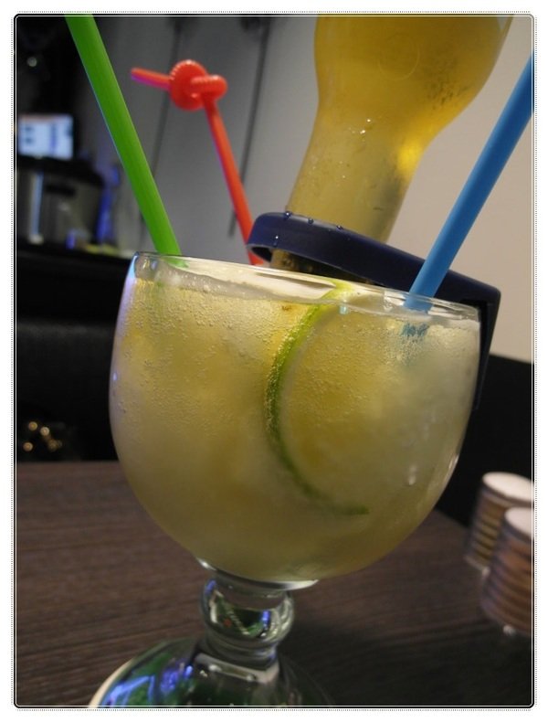 (新北市板橋美食-江子翠捷運站) 9% 酒趴旋轉串燒bar~消費打卡享10元銅板價照燒醬特製飯