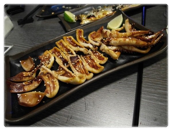 (新北市板橋美食-江子翠捷運站) 9% 酒趴旋轉串燒bar~消費打卡享10元銅板價照燒醬特製飯