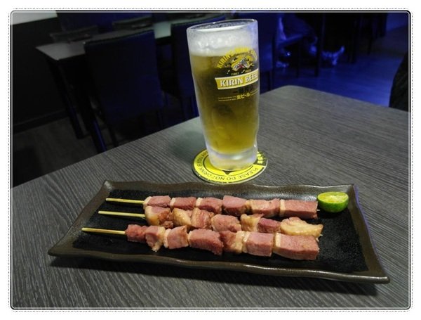 (新北市板橋美食-江子翠捷運站) 9% 酒趴旋轉串燒bar~消費打卡享10元銅板價照燒醬特製飯