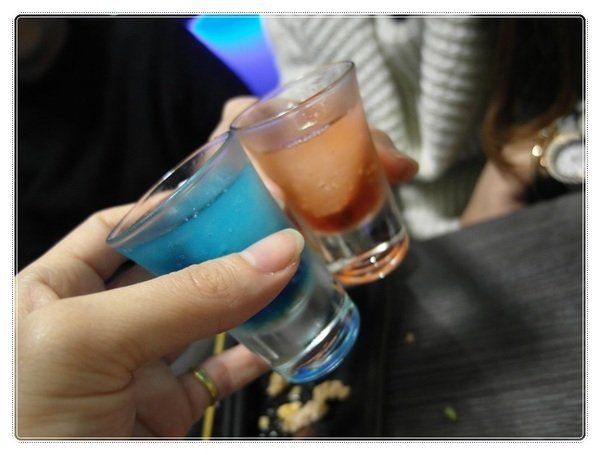 (新北市板橋美食-江子翠捷運站) 9% 酒趴旋轉串燒bar~消費打卡享10元銅板價照燒醬特製飯