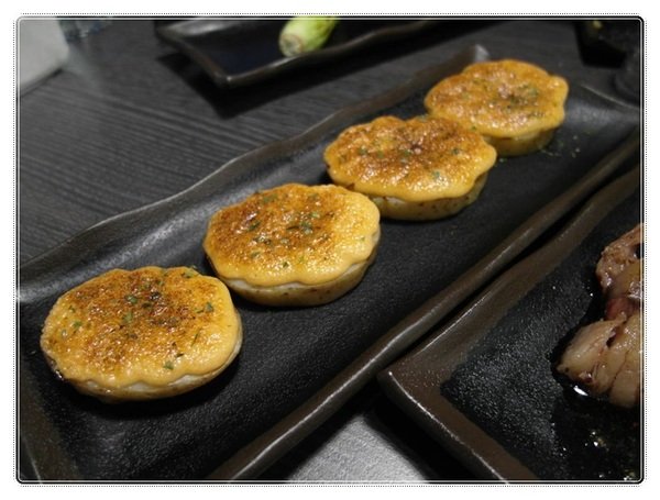 (新北市板橋美食-江子翠捷運站) 9% 酒趴旋轉串燒bar~消費打卡享10元銅板價照燒醬特製飯
