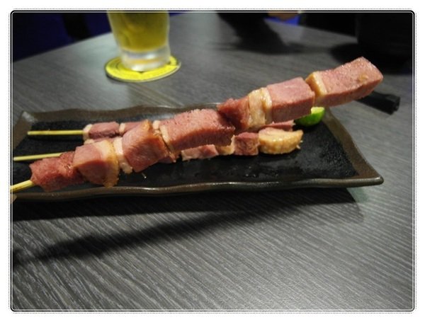 (新北市板橋美食-江子翠捷運站) 9% 酒趴旋轉串燒bar~消費打卡享10元銅板價照燒醬特製飯