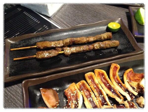 (新北市板橋美食-江子翠捷運站) 9% 酒趴旋轉串燒bar~消費打卡享10元銅板價照燒醬特製飯