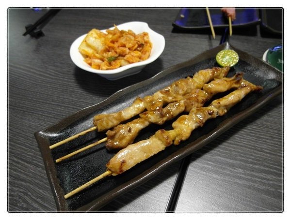 (新北市板橋美食-江子翠捷運站) 9% 酒趴旋轉串燒bar~消費打卡享10元銅板價照燒醬特製飯