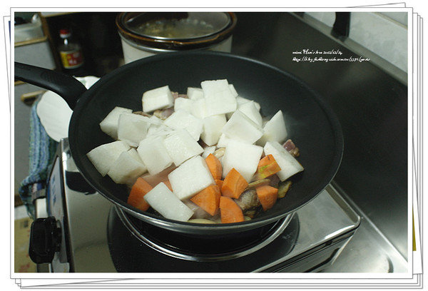 【<em>醍醐味</em>】香闷白萝卜猪卤肉 - mimi韩 行摄の