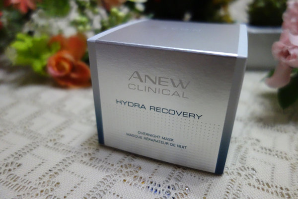 Avon雅芳新活三分子水膜霜,觸感清爽、長效潤澤且一瓶雙用的推薦高效保養霜