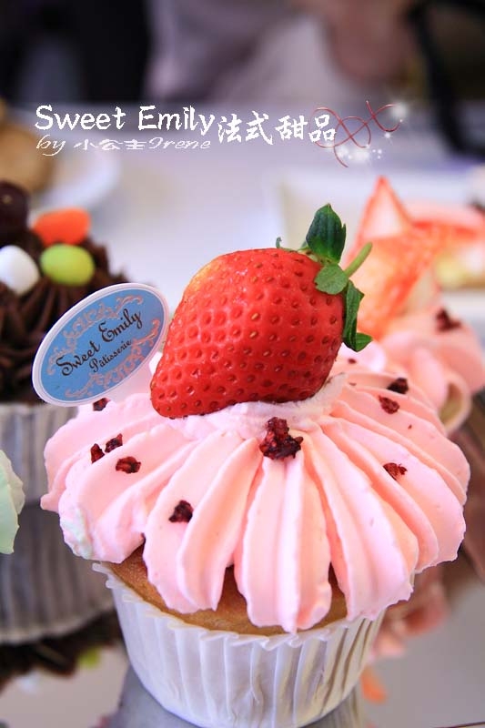 【台中Sweet Emily法式甜品】精美的甜點.繽紛杯子蛋糕