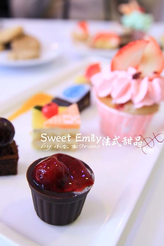【台中Sweet Emily法式甜品】精美的甜點.繽紛杯子蛋糕