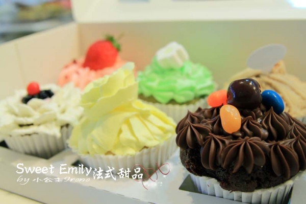 【台中Sweet Emily法式甜品】精美的甜點.繽紛杯子蛋糕