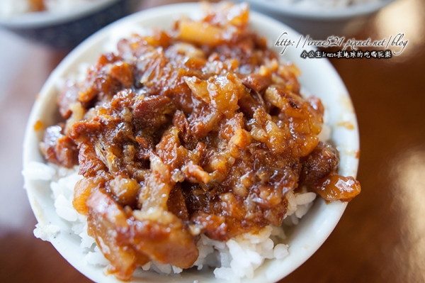 【礁溪】復古平價的在地美食,好吃又便宜的魯肉飯.年年小館