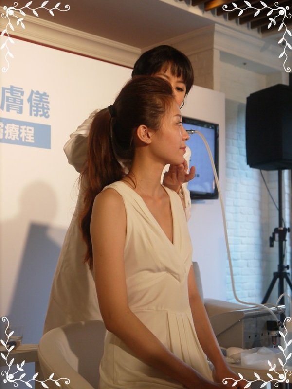媲美$130元的煥膚療程,只要擁有OLAY,妳也能輕鬆享有好膚質。