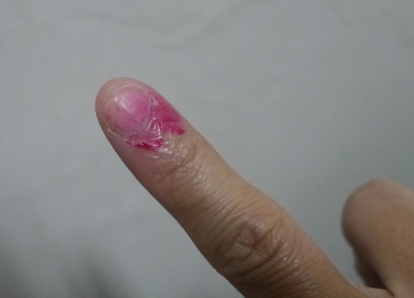 [漂亮指彩]一涂一撕好方便 卸除亮片指甲油的好朋友!