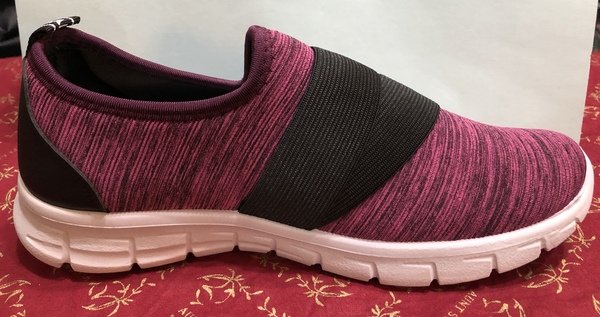 【好鞋分享】歡迎收看我的Walk健走系列無印風簡約輕量運動鞋(酒紅)及幾何圖形娃娃鞋(白)時尚穿搭秀~網路知名Elegent Walk(EW女鞋)柔軟舒適、輕盈好行走,不管上班還是休閒都好穿喔!