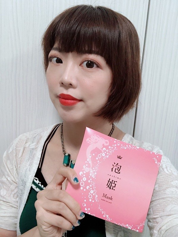 來自日本超人氣的"泡姬mask碳酸凝膠面膜"~有好多泡泡的神奇面膜讓你輕鬆做臉部SPA喔!
