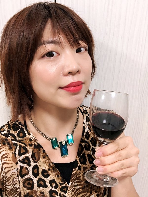 【哈比農夫/莊園紅酒禮盒/餐前開胃酒/紅葡萄酒 】莊園紅酒禮盒,以卡本內蘇維翁葡萄為基底,再依比例混合梅洛葡萄,含有兩種葡萄特性的紅葡萄酒,風味非常多變,讓人一喝就愛上!