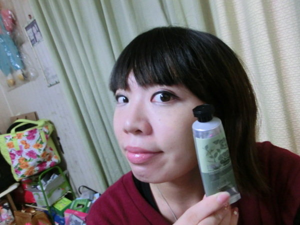MOMUS乳木果花馥護手霜(梔子花、山茶花)~冬日除了要滋潤還要加上清香唷!