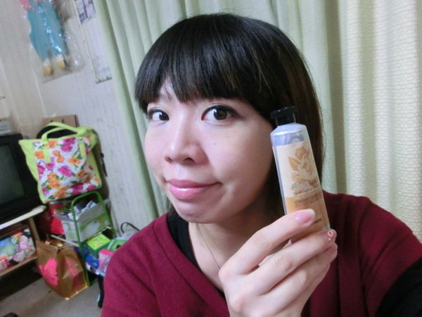 MOMUS乳木果花馥護手霜(梔子花、山茶花)~冬日除了要滋潤還要加上清香唷!